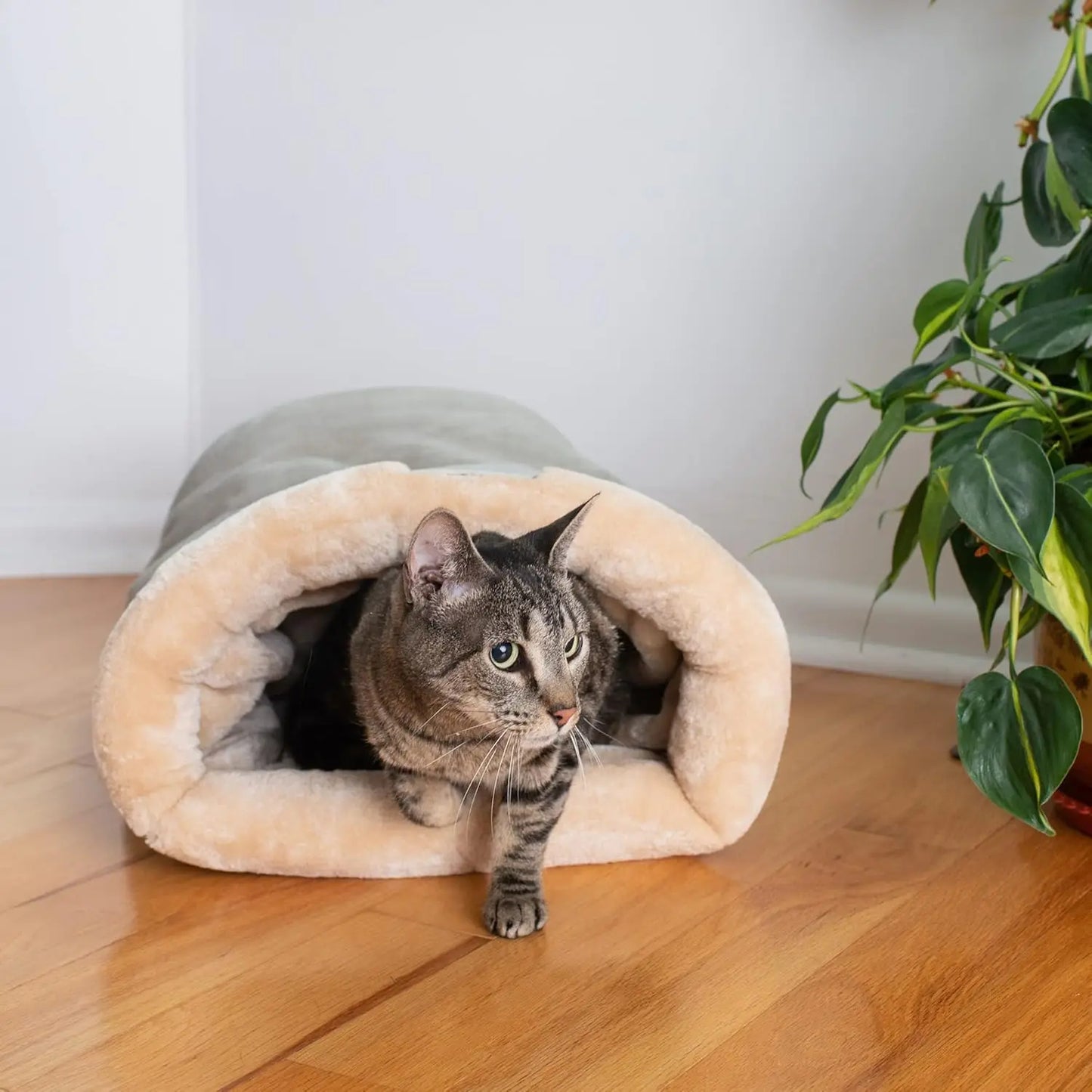 PurrSnug™ – Semi-Enclosed Winter Cat Sleeping Bag