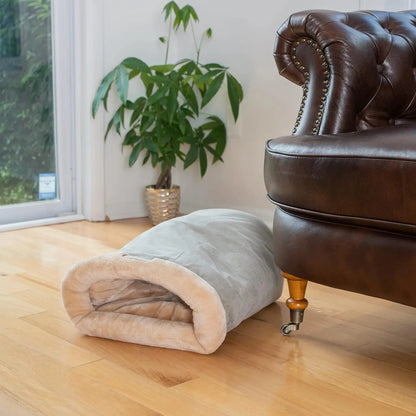 PurrSnug™ – Semi-Enclosed Winter Cat Sleeping Bag