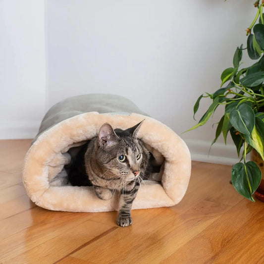 PurrSnug™ – Semi-Enclosed Winter Cat Sleeping Bag