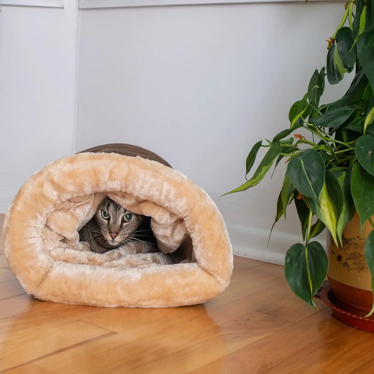 PurrSnug™ – Semi-Enclosed Winter Cat Sleeping Bag